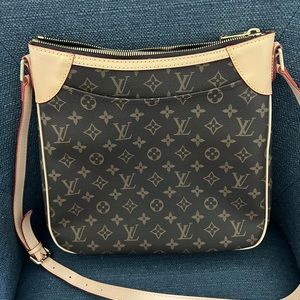 Brown crossbody purse